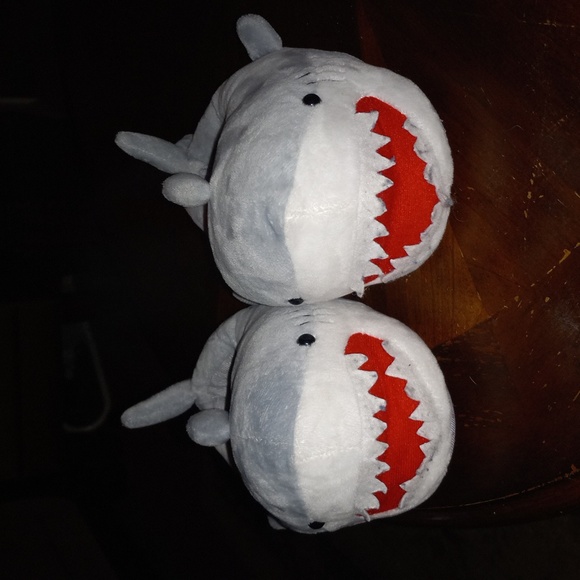 SHARK SLIPPERS & PLUSH TOY - Picture 1 of 7